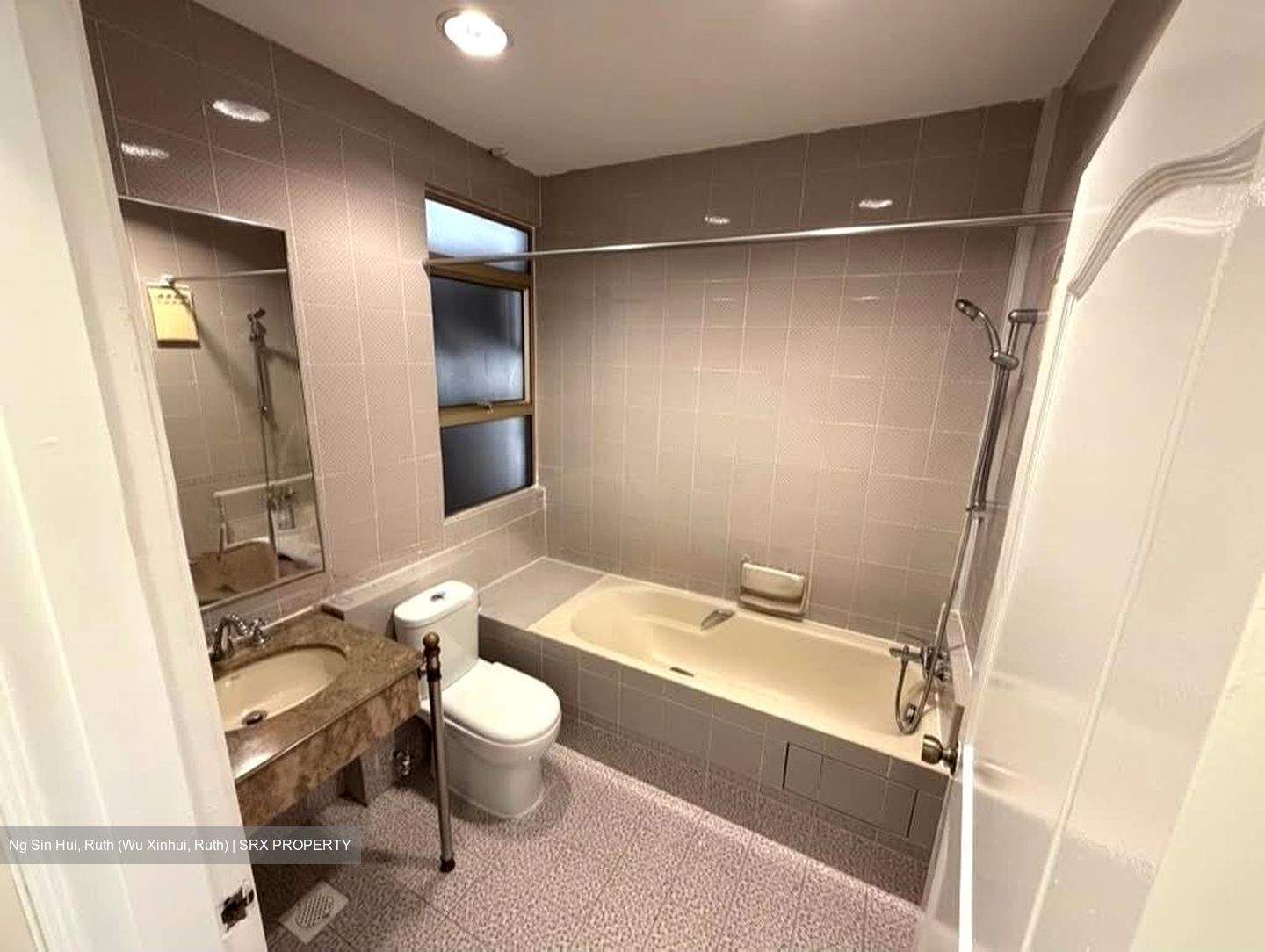 Leonie Condotel (D9), Condominium #578360091